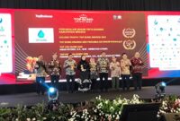 Bupati Brebes beserta Jajaran DIreksi PT Tirta Baribis Brebes terima BUMD Award 2025