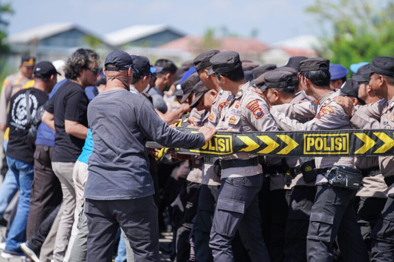 Latihan Pengendalian Masa Polres Brebes di Lapangan Parkir Nasmoco Brebes