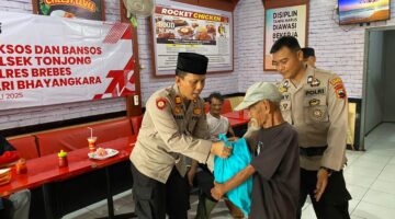 Menyambut HUT Bhayangkara Ke 79 Polsek Tonjong Polres Brebes Gelar Bansos