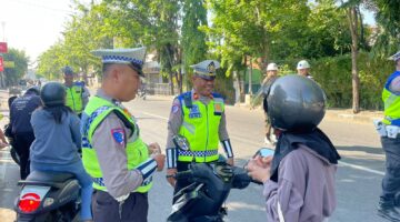 Satlantas Polres Brebes Tindak 195 Pelanggar Lalu Lintas di Jalan A. Yani dalam Rangka Operasi Patuh Candi 2025