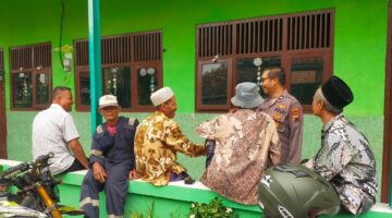 Bhabinkamtibmas Polsek Losari Sambangi Warga Desa Kecipir, Ingatkan Bahaya 3C Dalam Upaya Jaga Kamtibmas
