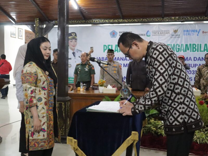 Bupati Brebes Hj Paramitha Widya Kusuma SE MM melantik sembilan Pejabat Pimpinan Tinggi Pratama di Pendopo Brebes Kamis (5/1/2026).