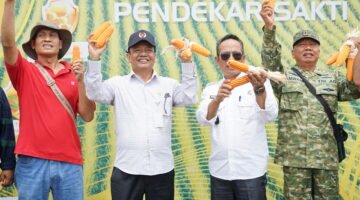 PANEN RAYA JAGUNG PENDEKAR SAKTI DI WLAHAR, WABUP DORONG PENINGKATAN KESEJAHTERAAN PETANI